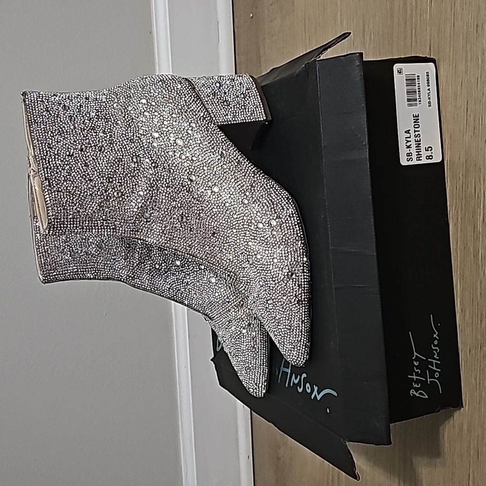 Betsey johnson Kyla rhinestone 8.5
